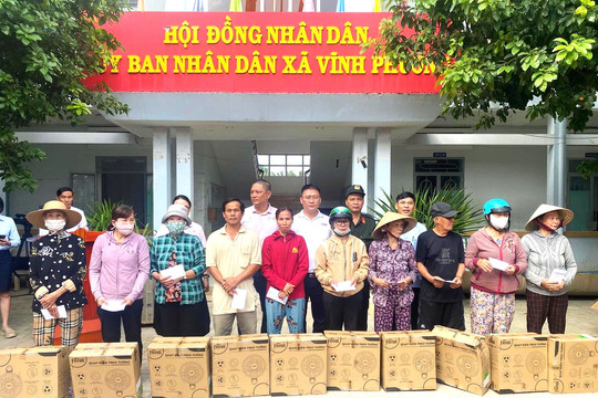 Ferroli và Rapido trao tặng đồ gia dụng trị giá gần 300 triệu đồng tới người dân vùng lũ Khánh Hòa 