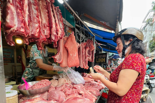 Giá thịt, trứng tăng mạnh, người tiêu dùng xoay xở thế nào mùa cận Tết?