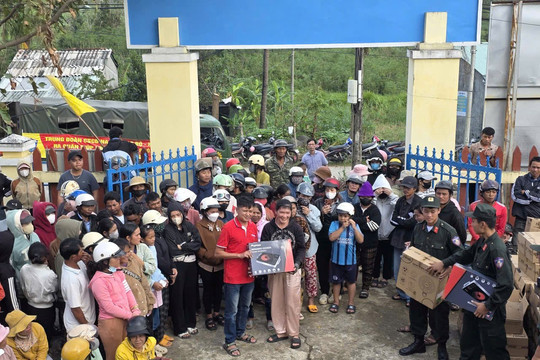 Rapido viết tiếp hành trình 10 năm trách nhiệm với cộng đồng, hỗ trợ bà con vùng lũ trị giá 1,05 tỷ đồng