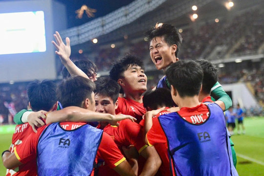 Thủ tướng gửi thư chúc mừng Đội tuyển bóng đá nam U22 và Đội tuyển nữ Futsal giành Huy chương Vàng SEA Games 33