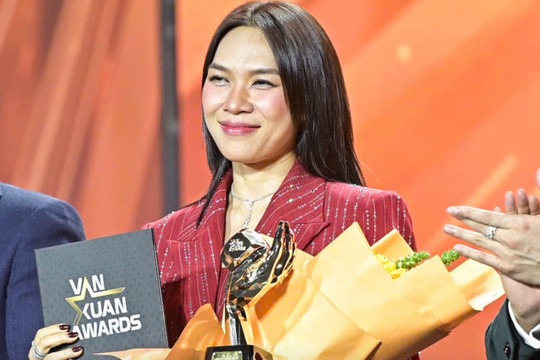 Ca sĩ Mỹ Tâm giành giải 'Đại sứ quảng cáo - Thành tựu trọn đời' tại Vạn Xuân Awards 2025