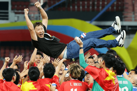Không có HCV SEA Games, HLV Kim Sang-sik được tặng quà giá nửa tỷ đồng
