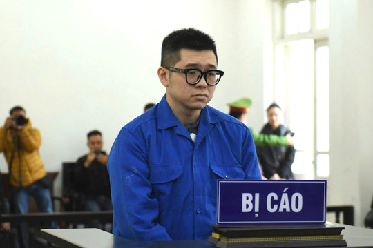 Hoãn phiên toà xử kẻ hành hung phụ nữ trước mặt nhiều trẻ nhỏ ở chung cư Hà Nội