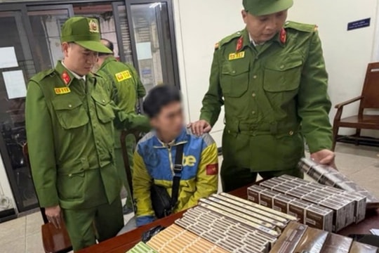 Bắt quả tang khối lượng lớn thuốc lá lậu trong đêm ở Hà Nội