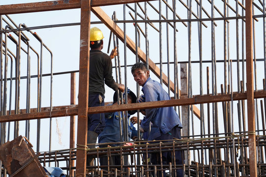 Tấp nập thi công xuyên lễ trên công trình trọng điểm ở Đồng Nai