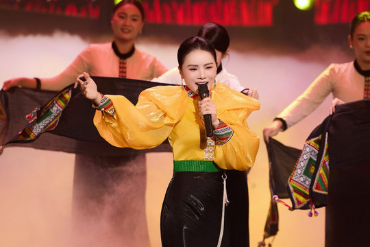 NSND Thanh Hoa, NSƯT Đăng Dương, Võ Hạ Trâm, Anh Tú, thăng hoa ở chương trình 'Với Đảng vẹn toàn niềm tin yêu'