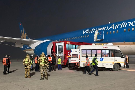Máy bay Vietnam Airlines hạ cánh khẩn cấp tại Ấn Độ để cấp cứu hành khách