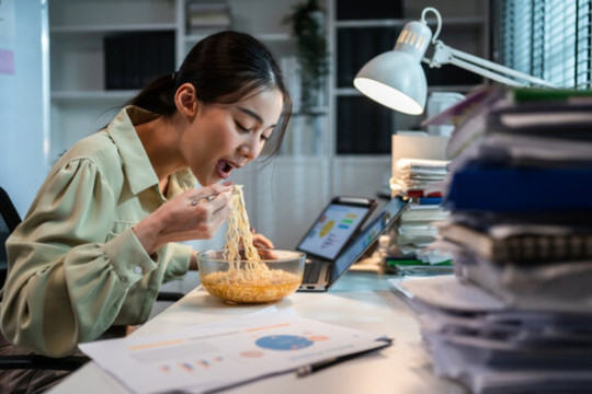 “Thủ phạm” khiến người trẻ tăng cân: Nhiều người mắc phải mà không biết