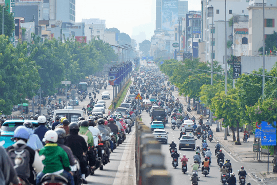 Chủ tịch TP.HCM nói về thời điểm 'giải bài toán' kẹt xe, ô nhiễm môi trường