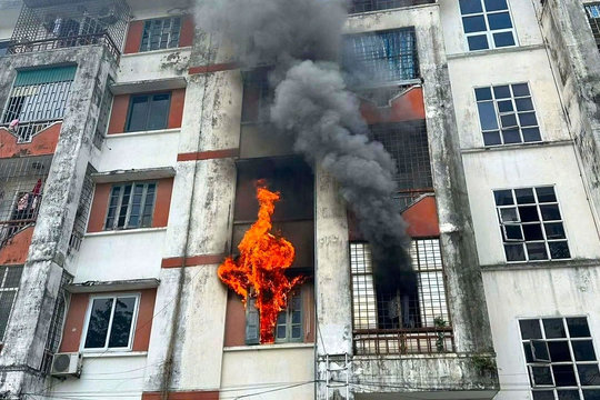Căn hộ trong chung cư ở Nghệ An bùng cháy khi chủ nhà đi vắng