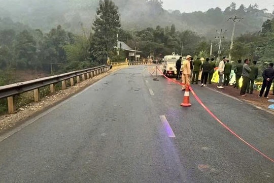 Lật xe khách ở Sơn La khiến 4 người tử vong