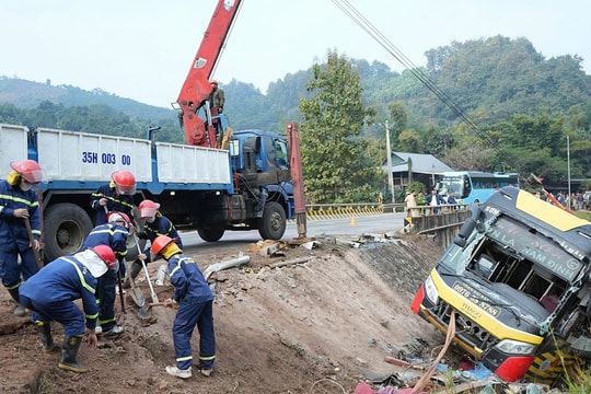 Chủ tịch tỉnh Sơn La trực tiếp chỉ đạo khắc phục vụ lật xe khách làm 3 người chết