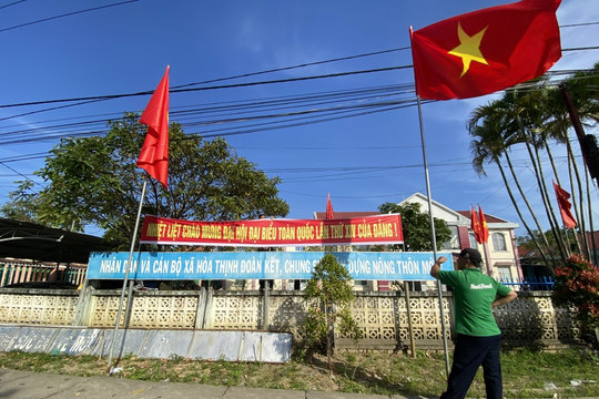 Vùng lũ Hoà Thịnh hồi sinh - niềm tin, niềm vui hướng về Đại hội XIV của Đảng
