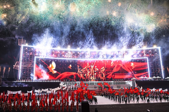 Những hình ảnh ấn tượng tại đêm tổng duyệt 'Dưới lá cờ vẻ vang của Đảng'