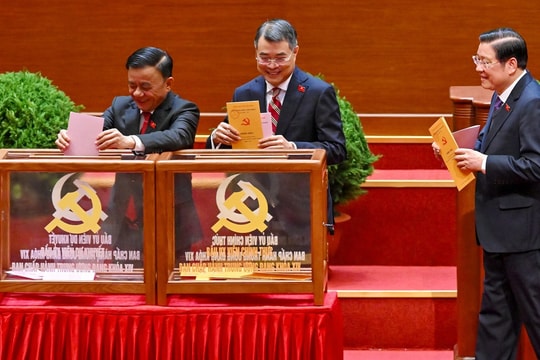 Danh sách 19 Ủy viên Bộ Chính trị khoá XIV