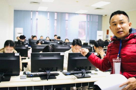 17.000 thí sinh nhập cuộc đua sớm, check-in tự động 10 giây thi đánh giá tư duy