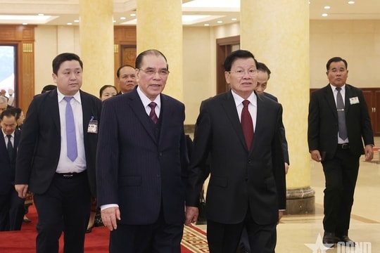 Tổng Bí thư, Chủ tịch nước Lào thăm nguyên Tổng Bí thư Nông Đức Mạnh