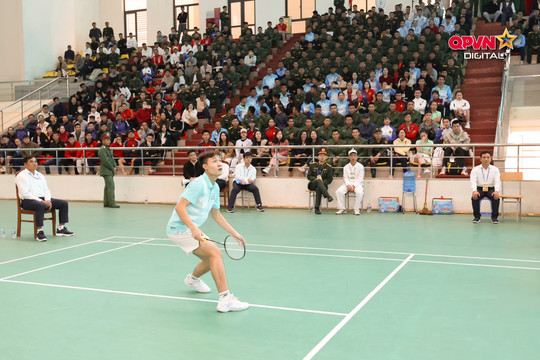 Chung kết Đơn Nam cầu lông: Màn so tài giữa Lê Phan Huy Long (Trường Sỹ quan Chính trị) và Hoàng Đức Trung (Tăng Thiết Giáp)
