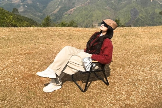 Mùa cỏ cháy nhuộm vàng thảo nguyên Tà Xùa