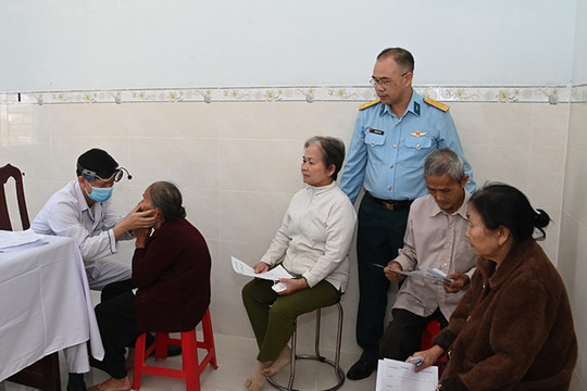 Xuân thắm tình quân dân trên vùng đất Phù Cát