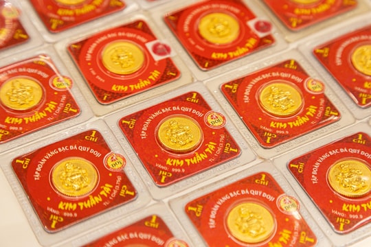 Giá vàng hôm nay 1/2: Chững lại sau khi lao dốc