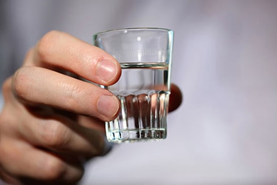 Uống rượu bia ngày Tết thấy những dấu hiệu sau cần đi viện gấp