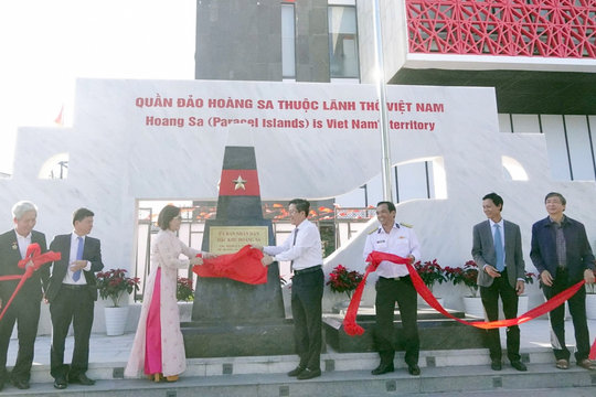 Khánh thành công trình Biển tên UBND Đặc khu Hoàng Sa tại Nhà trưng bày Hoàng Sa