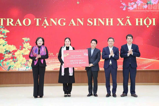 Agribank chung tay cùng ngành Ngân hàng mang Tết ấm đến vùng sâu, vùng xa của Tổ quốc