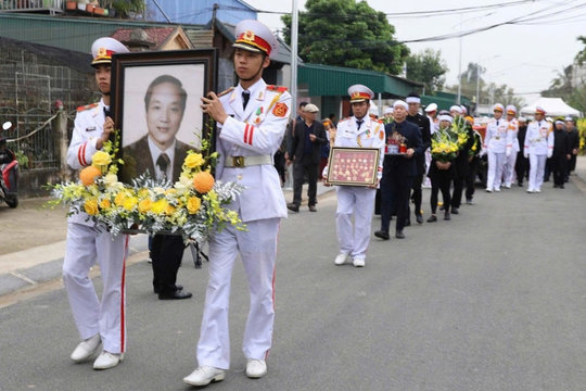 Lễ an táng nguyên Phó Chủ tịch Hội đồng Bộ trưởng Đoàn Duy Thành tại quê nhà