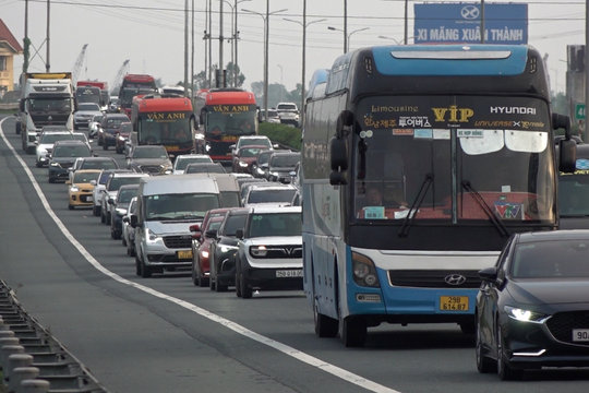 Thủ tướng yêu cầu không để ùn tắc kéo dài tại cửa ngõ Hà Nội, TPHCM dịp cuối Tết
