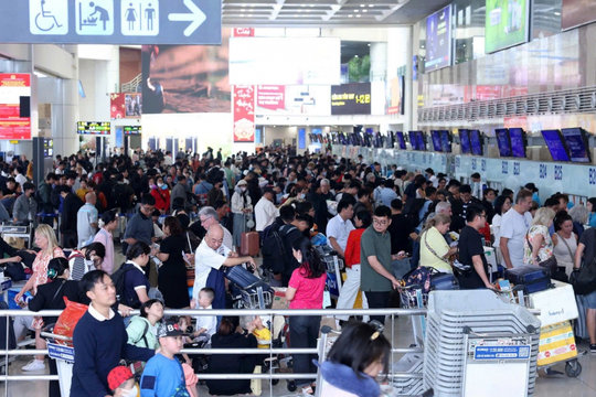 Tết Bính Ngọ 2026: Hàng không bùng nổ, loạt sân bay lập kỷ lục mới