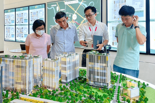 Lãi suất tăng, áp lực đè nặng lên vai người mua nhà
