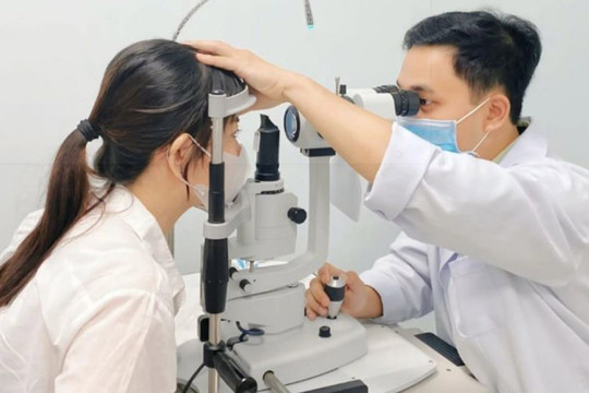 Từ 18 tuổi trở xuống mổ cận thị được hưởng bảo hiểm y tế