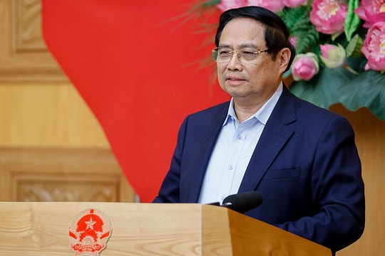 Thủ tướng yêu cầu không để thiếu xăng dầu, điện