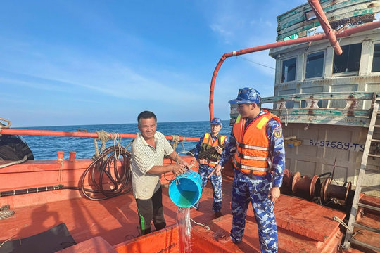 Bắt giữ 1 tàu cá vận chuyển trái phép khoảng 50 ngàn lít dầu Diesel (D.O)