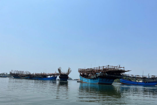 2 tàu cá Quảng Ngãi hỏng máy, thả trôi trên biển chờ cứu hộ