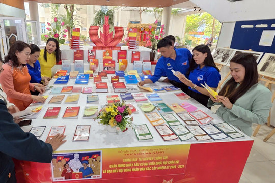 Đà Nẵng trưng bày tài liệu về thành tựu của Quốc hội Việt Nam, chào mừng bầu cử