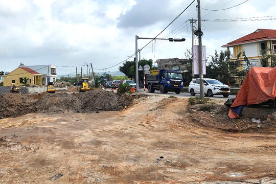 Dự án gần 1.000 tỷ thi công 'rùa bò', nhà thầu đứng trước nguy cơ bị 'trảm'