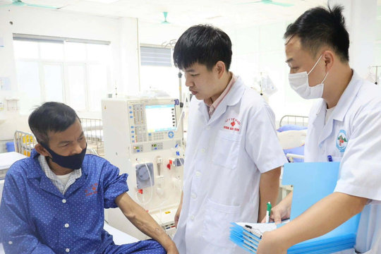 Bác sĩ cứu người giữa phố: 'Bản năng thôi thúc, tôi không có giây nào để do dự'