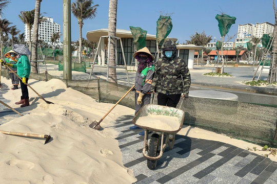 Cát vùi lấp công viên Bãi Sau nghìn tỷ ở TP.HCM