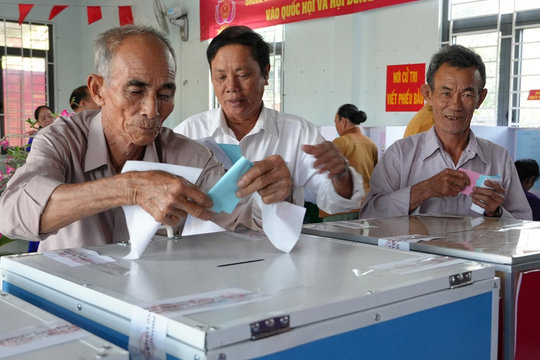 Cử tri Khánh Hòa mong sớm triển khai nhà máy điện hạt nhân