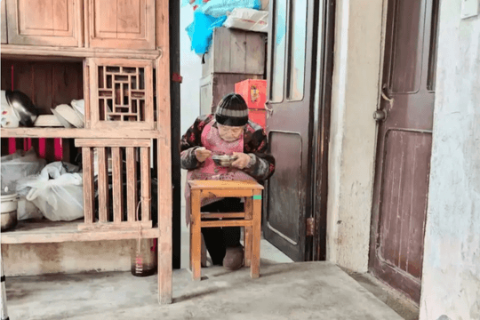 Chế độ ăn ngủ 'độc lạ' của cụ bà 50 năm không vào viện