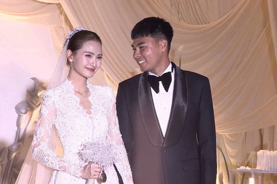 MC Mù Tạt bật khóc trong lễ cưới, nhắc về người cha quá cố khi chọn Đức Huy