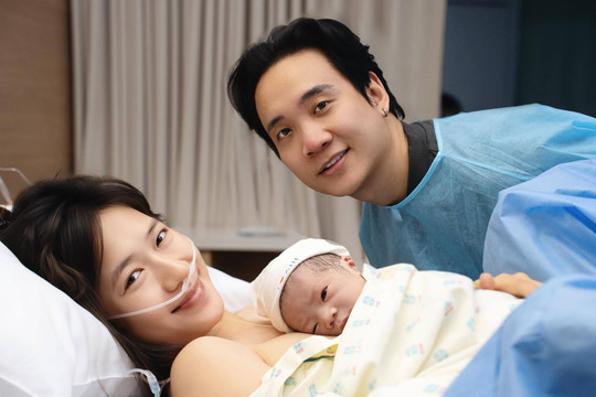 JustaTee khoe ảnh đón con thứ ba, hé lộ khoảnh khắc xúc động