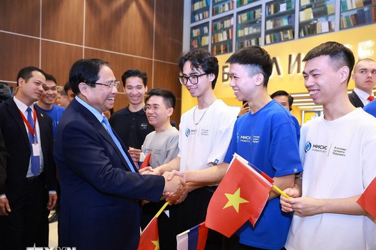 Thủ tướng Phạm Minh Chính thăm trường Đại học Khoa học và Công nghệ Quốc gia MISIS