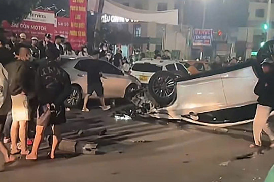 Tạm giữ hình sự tài xế Lexus gây tai nạn liên hoàn trên phố Trung Kính, Hà Nội