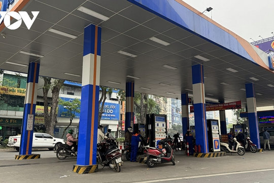 Tạm ứng 8.000 tỷ đồng cho quỹ bình ổn giá xăng dầu