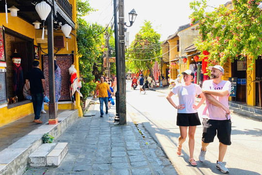 Phố cổ Hội An thoáng đãng trong ngày đầu Đà Nẵng ra quân lập lại trật tự vỉa hè