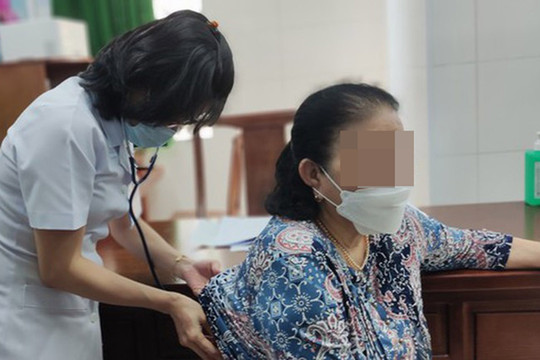 Mắc biến thể COVID-19 've sầu', khi nào người bệnh cần nhập viện ngay?
