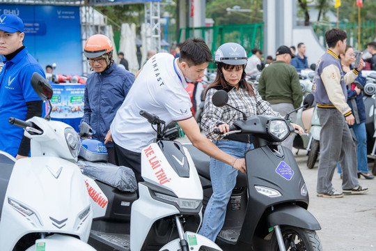 Xe máy điện VinFast lập kỷ lục doanh số chưa từng có